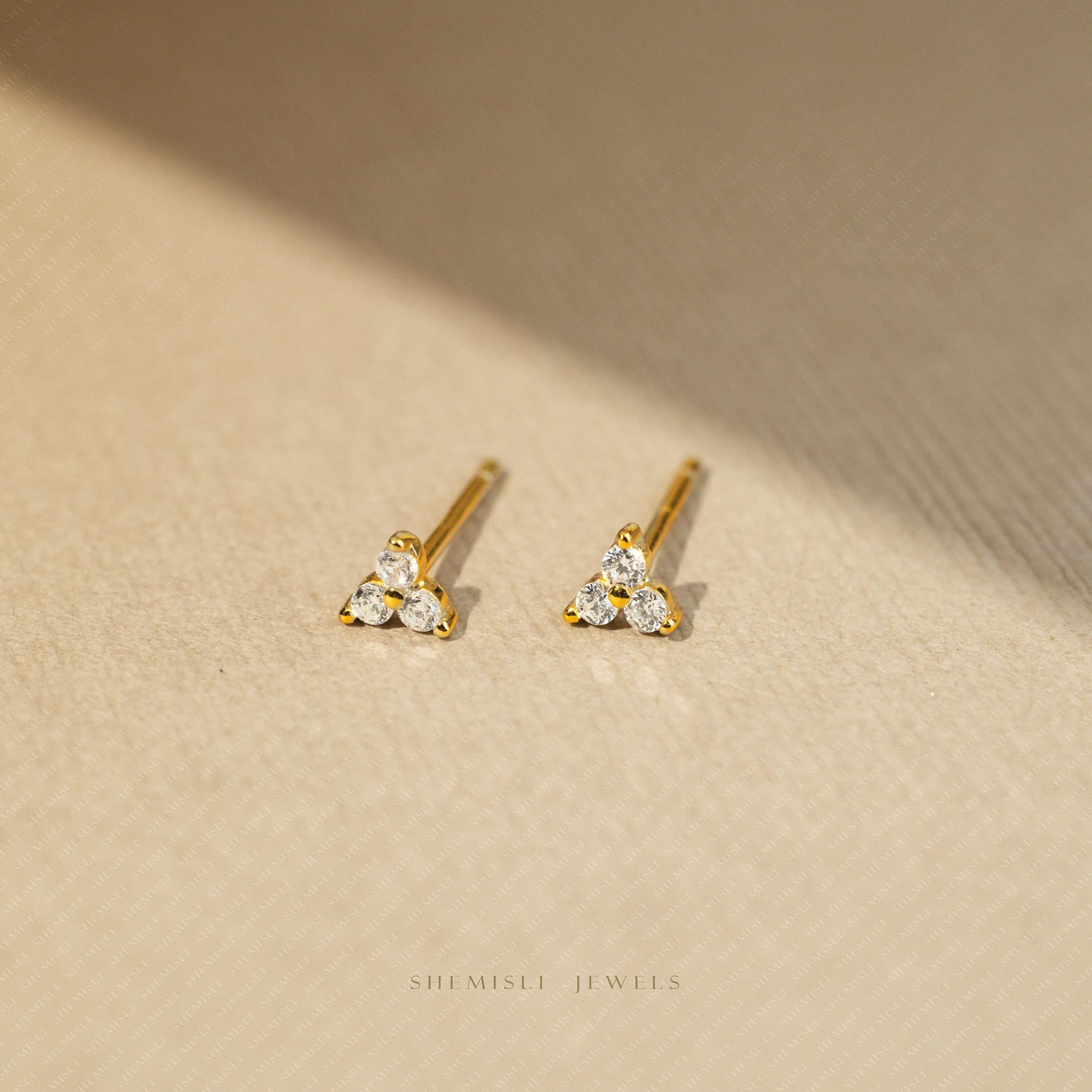 Tiny White Stone Clover Flower Stud, Unisex, Gold, Silver SHEMISLI SS039 Butterfly End, SS793 Screw Ball End (Type A)