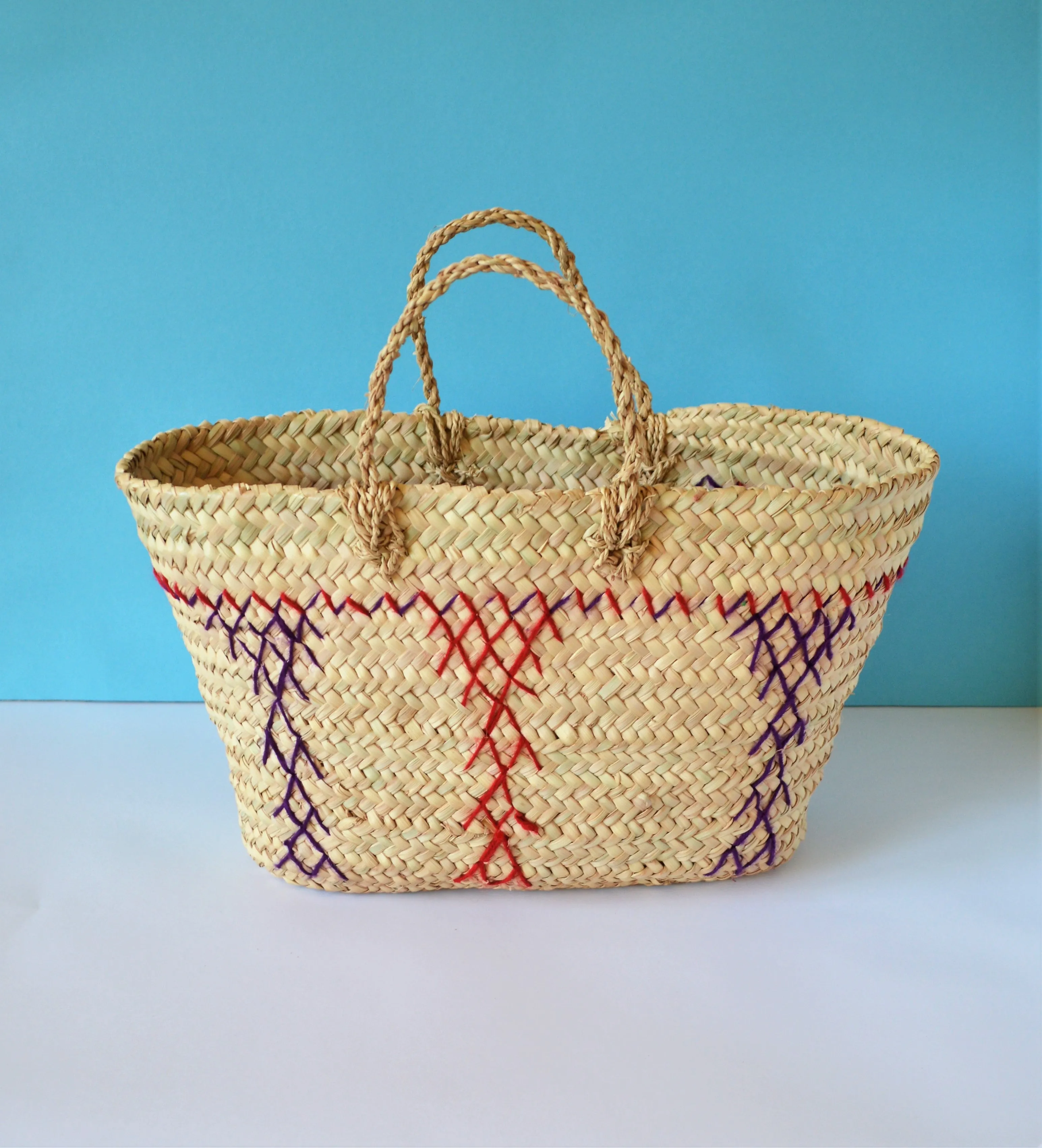 Traditional straw bag, Storage basket