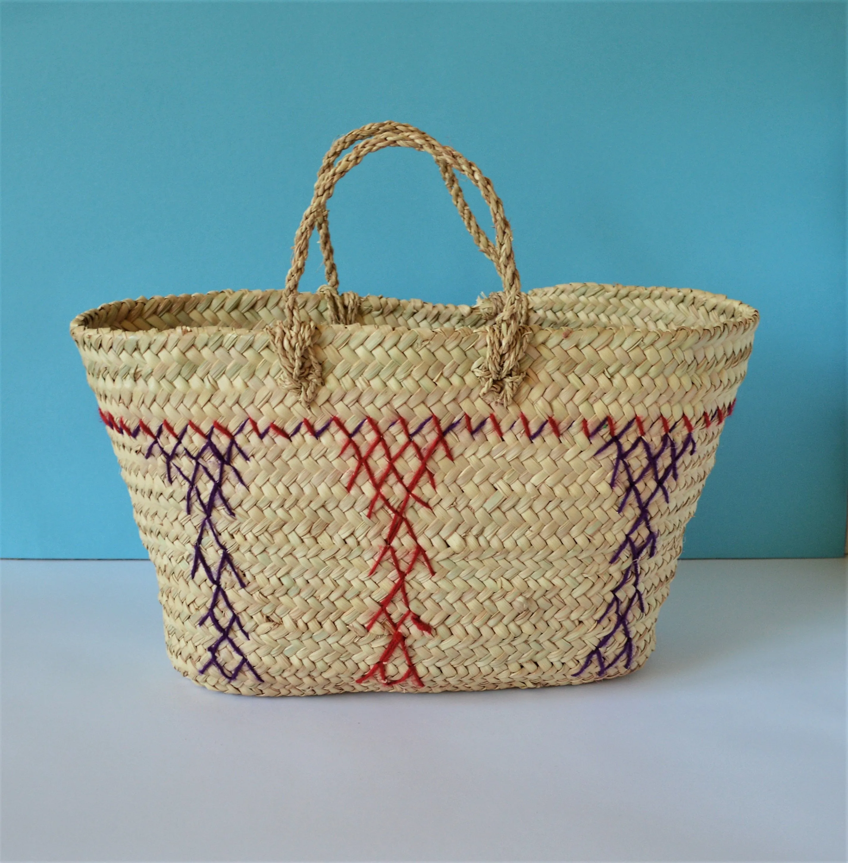 Traditional straw bag, Storage basket